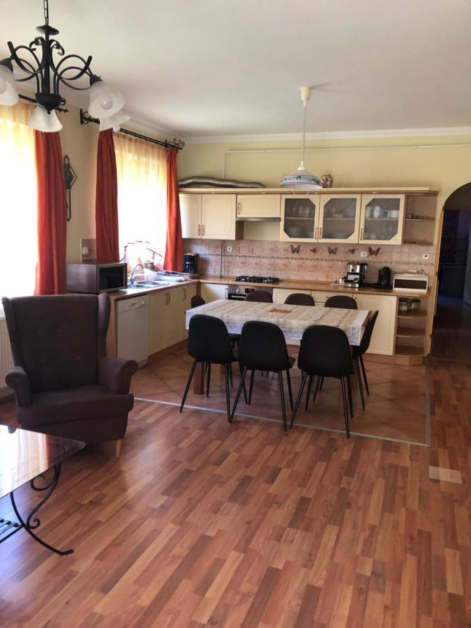 Imre Apartman Hajdúszoboszló Екстериор снимка
